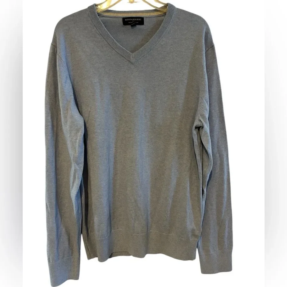 Banana Republic Premium Luxury Blend V Neck Sweater L